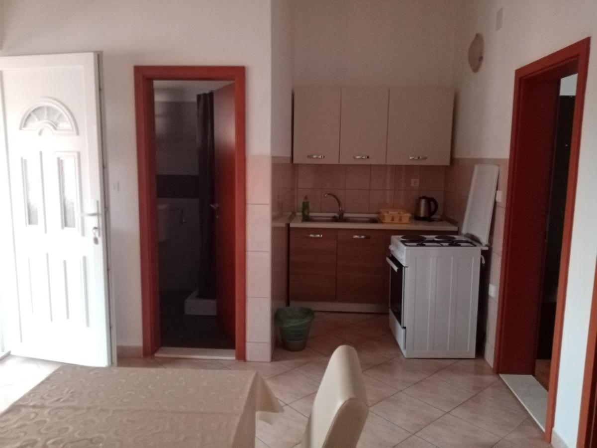 Apartman Kristina Sa Dvije Sobe Биоград-на-Мору Экстерьер фото
